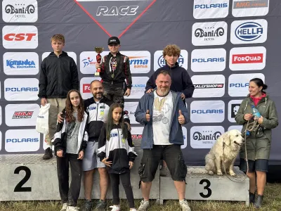 Dekoracja zawodników Moto Quad Team na zawodach